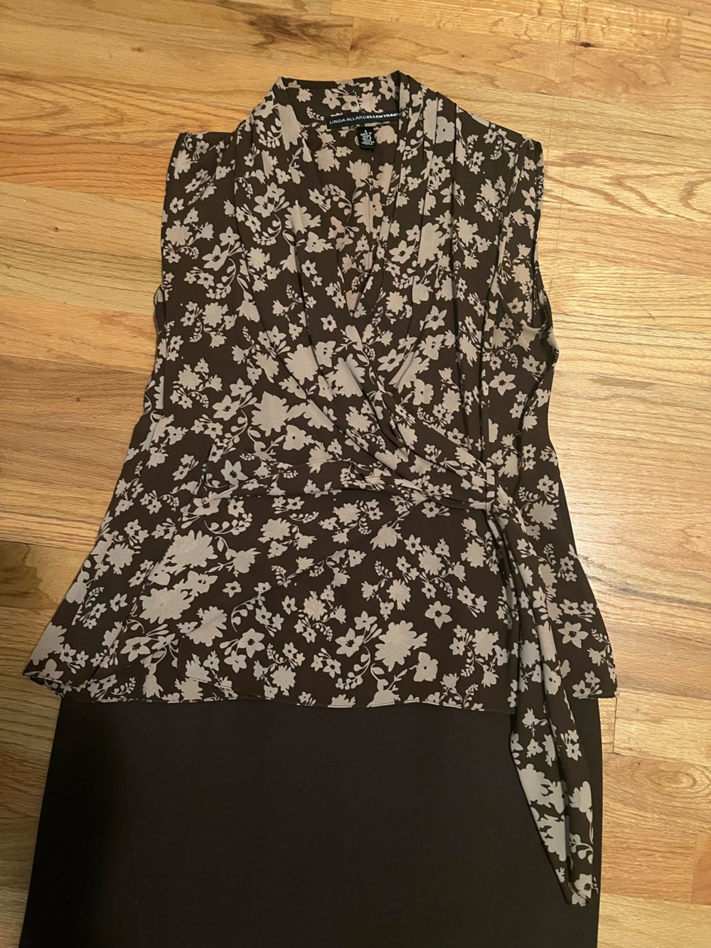 Linda Allard Ellen Tracy Floral Top - Taupe on Brown